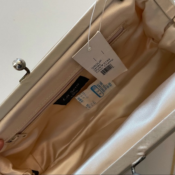 Le sera satin evening bag with silver chain strap - Picture 7 of 8